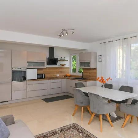 Apartman Iskra Apartman *