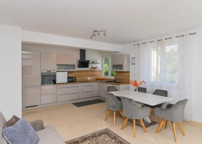 Apartman Iskra Lägenhet *